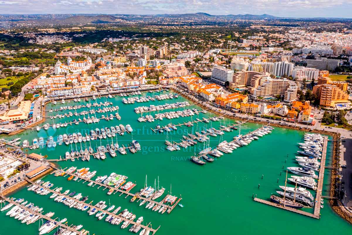 Marina de Vilamoura - Transfer Caminhos Perfumados